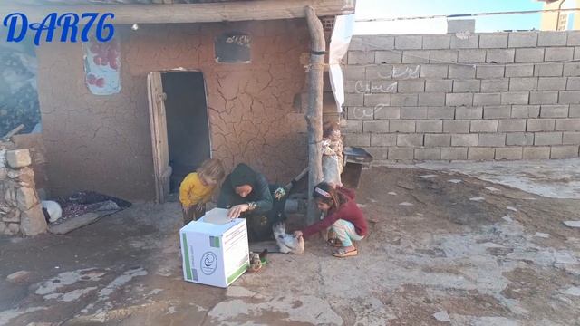 Small help of good people to Tahira and her daughters смотреть онлайн