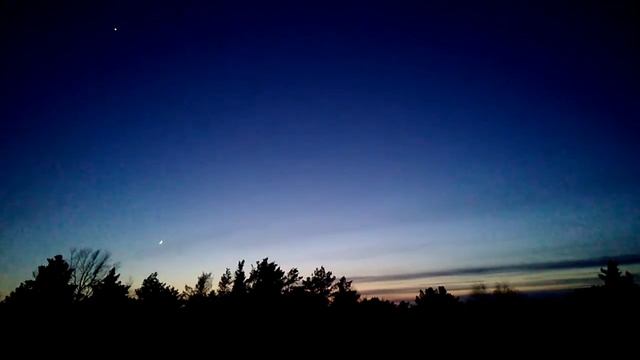 Venus and Moon from my window смотреть онлайн