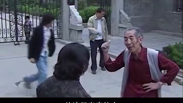 男人見義勇為，被小流氓報復，不料卻被男人三拳兩腳打跑一群 смотреть онлайн