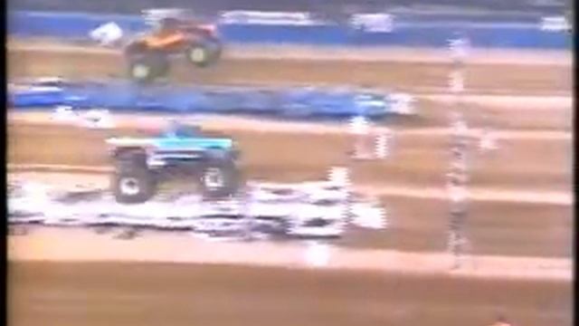Bigfoot Vs Snakebite, Pontiac, MI, 1992