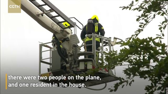Three dead in Germany as plane crashes into apartment building смотреть онлайн