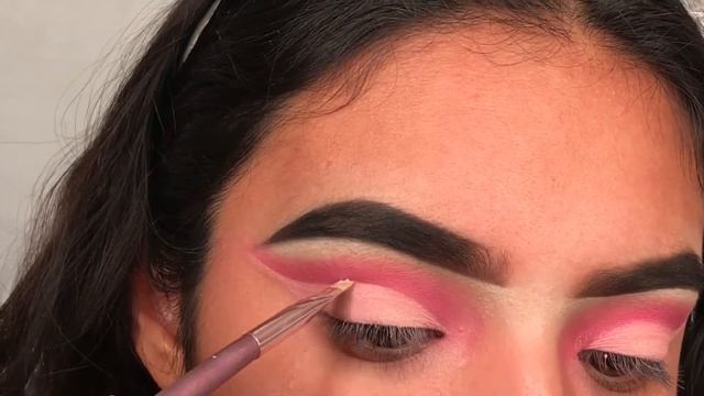 Bubble Gum Cut Crese Eyeshadow + Glitter Tutorial || Alexis Esocbedo смотреть онлайн