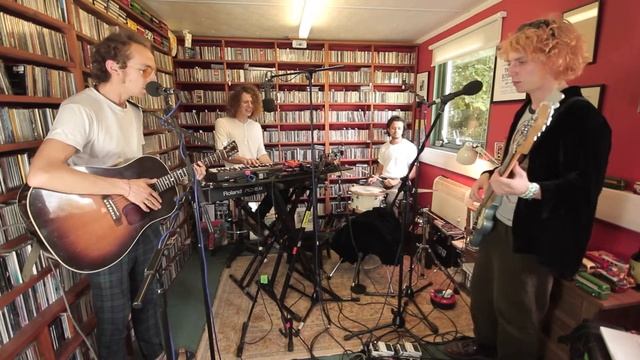 Mystery Jets - 'Bombay Blue' | UNDER THE APPLE TREE смотреть онлайн