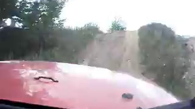 Jeep Wrangler едет в горку.avi смотреть онлайн