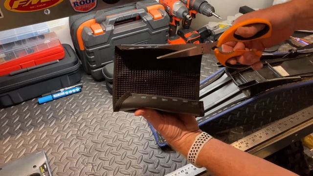 KTM / Husqvarna 2020 to 2022 Enduro Seat Bag Installation смотреть онлайн