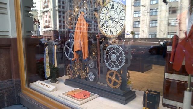 Clock mechanism system in Moscow show-window смотреть онлайн