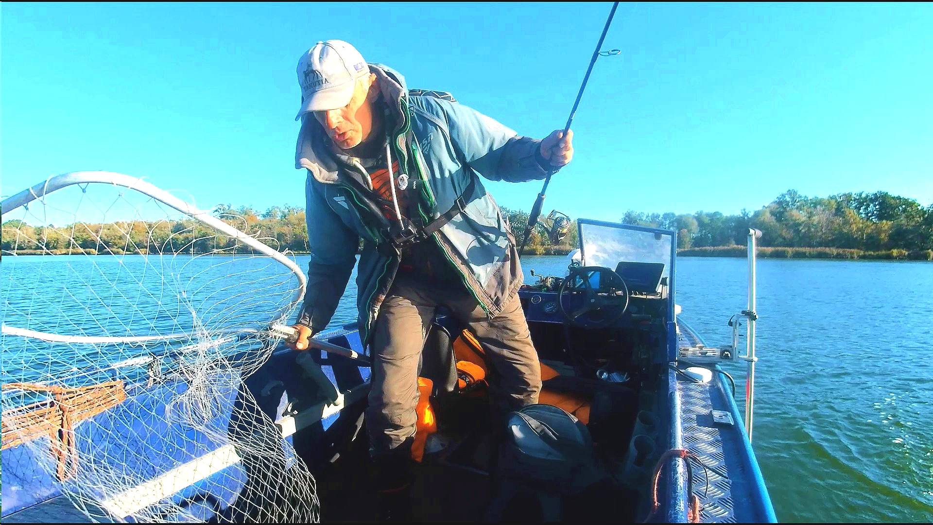 НЕ ЗРЯ ОКАЗАЛСЯ В НУЖНОМ МЕСТЕ НА РЫБАЛКЕ! смотреть онлайн