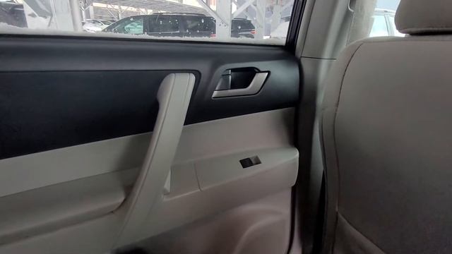 2012 Toyota Highlander Base смотреть онлайн