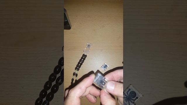 Чётки с пауками смотреть онлайн