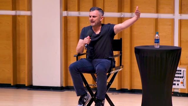 How Gary Vee Commands Your Curiosity смотреть онлайн