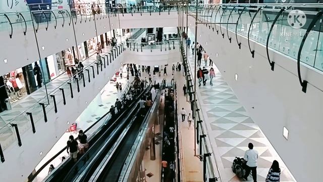 Window shopping at City Center Doha смотреть онлайн