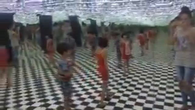 Аттракцион "Комната бесконечности" смотреть онлайн