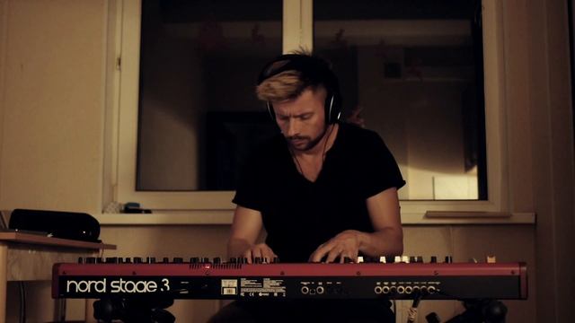 MAX PEROV- Light in your window смотреть онлайн