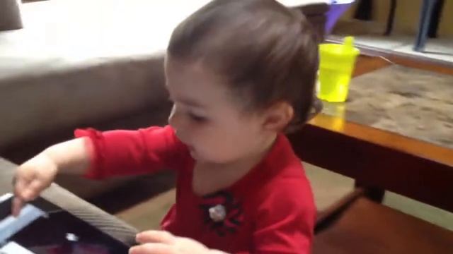 Baby iMac's first word! смотреть онлайн
