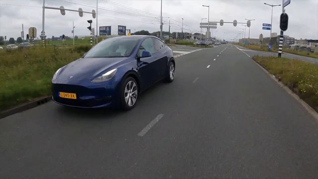 Tesla Model Y Long Range Review | De BESTE Tesla, maar de concurrentie is moordend | HUGE Car Guy смотреть онлайн