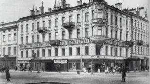 Петербург 130 лет назад Дома и улицы узнаваемы, а люди нет. Старые фото и современное видео