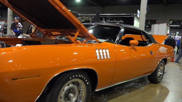 1971 Plymouth CUDA with 440 - The Finer Details - 1 of 12 Plymouth CUDA Musclecars смотреть онлайн