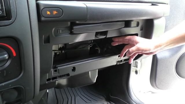 2004 Jeep Liberty KJ AC Recirculation Vacuum Actuator Replacement смотреть онлайн