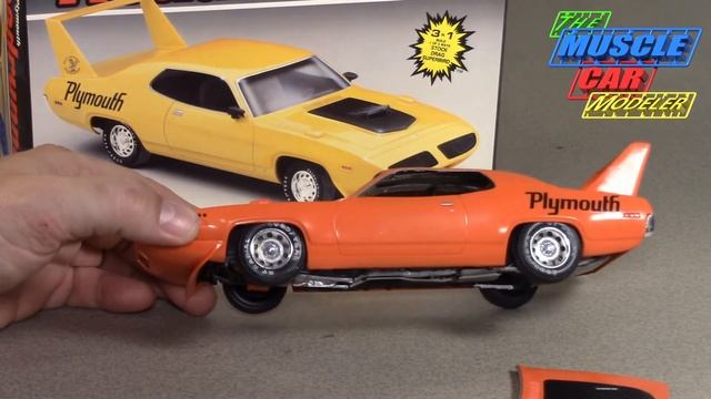 MPC 1971 Plymouth Superbird 440+6 Build смотреть онлайн