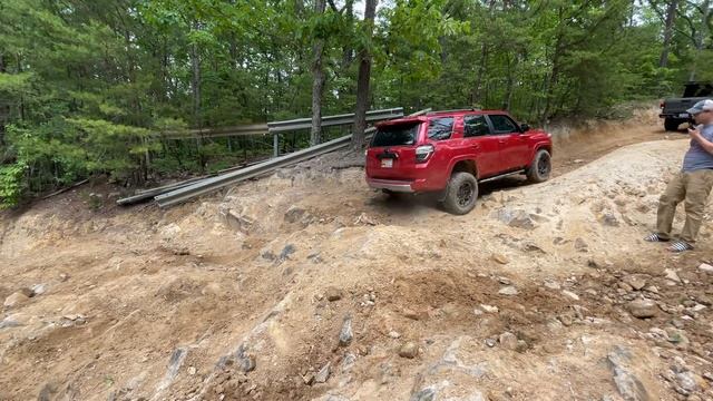 Toyota vs. Jeep Off Road | Jeep Badge of Honor Trail | Dickie Bell смотреть онлайн