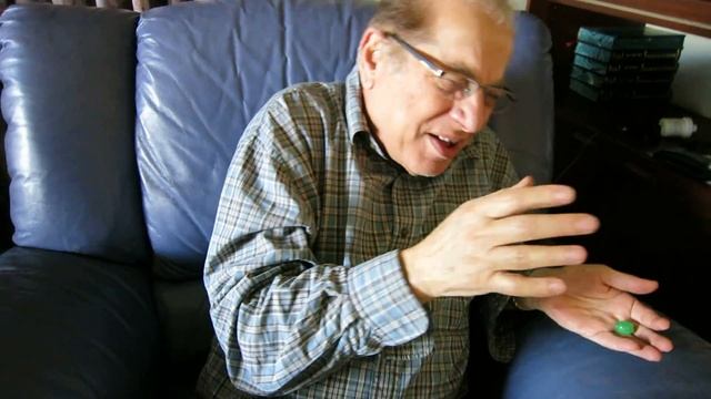 Grandpa's Reaction to Apple Green Sour Candy - Brain Blaster, WarHeads смотреть онлайн