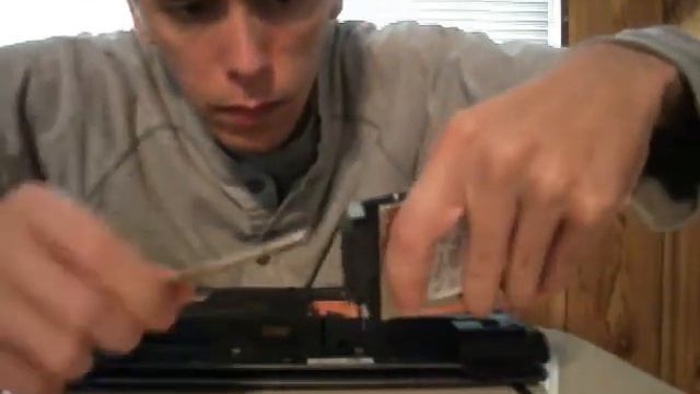 How to Change a Toshiba Laptop Hard Drive смотреть онлайн