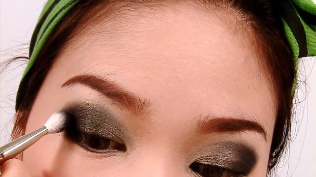 [ไทย] สไมกกี้อายส์แบบวิ้งๆ [Modern Smoky Eyes] смотреть онлайн