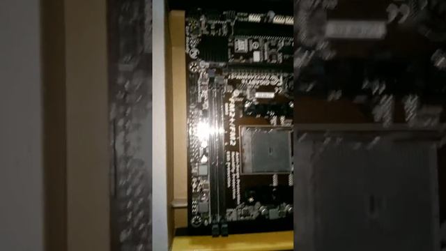 Unboxing Placa-Mãe GIGABYTE p/ AMD FM2+ mATX GA-F2A68HM-S1 смотреть онлайн