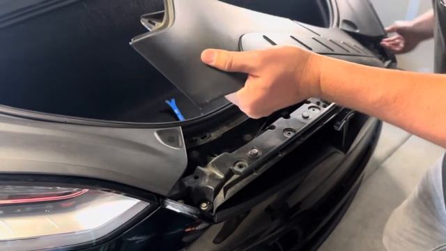 Tesla Model X front emblem replacement/tighten смотреть онлайн