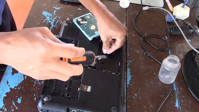 MANTENIMIENTO A LAPTOP HP 1000 AUMENTO DE MEMORIA RAM смотреть онлайн