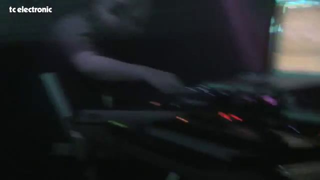 Mike Monday talks about the use of TC Electronic Konnekt Live from a gig in Denmark смотреть онлайн