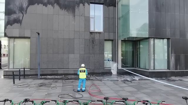 KTV Working Drone facade and window cleaning смотреть онлайн