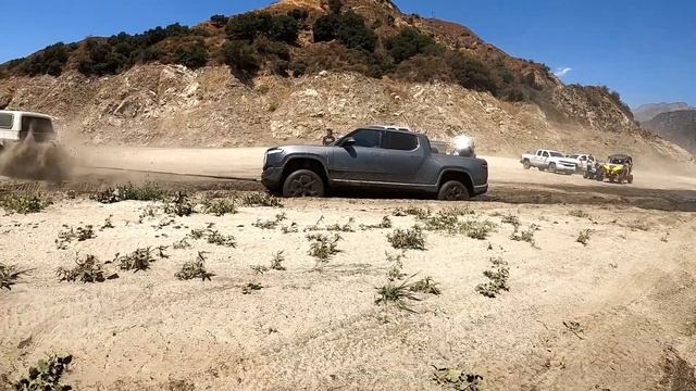Rivian R1T Mud Rescue смотреть онлайн