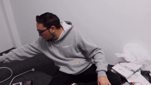 MEGA AIRPOD JACKPOT!! FOUND DUMPSTER DIVING APPLE STORE!! смотреть онлайн