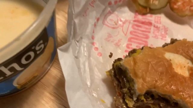 Look hear me out // food life hack // MAKE CHEAP TASTE LESS CHEAP смотреть онлайн
