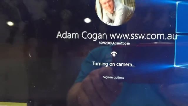 Microsoft Surface Book Bug - Turning on Camera for Windows Hello смотреть онлайн
