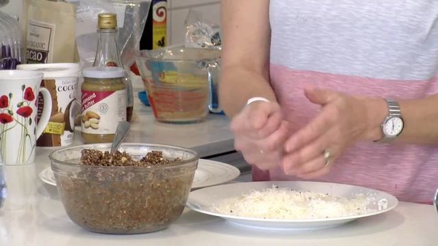 Easy Living with Monique Bradley Episode 6 Bliss Balls and Balance смотреть онлайн