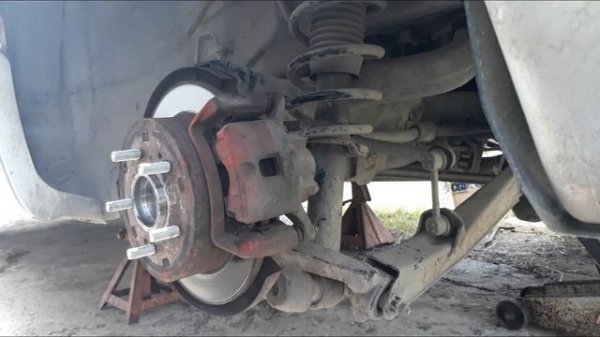 Mitsubishi Eclipse rear wheel bearing / how to change your windshield wiper