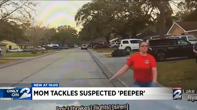 Mom takes down guy who was peeping on her 15YO daughter смотреть онлайн