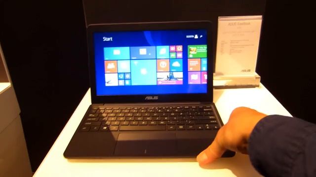 ASUS EeeBook X205 199 Euro Laptop Hands on смотреть онлайн