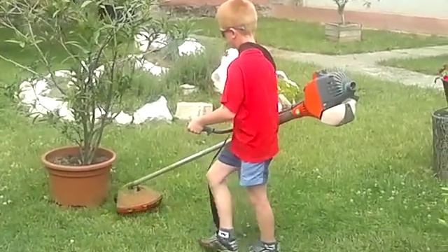 Ata és a fűkasza!! смотреть онлайн