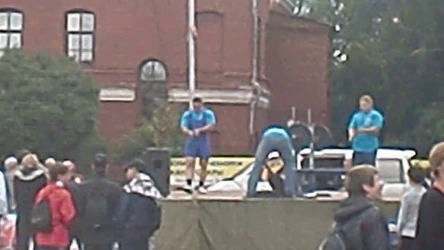 Чувак рвет грелку ртом! смотреть онлайн