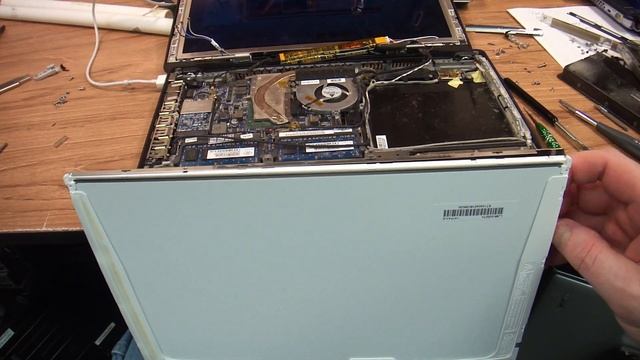 How ho Repair broken Macbook 13" back light inverter, CCFL light from DELL D600 14" LCD смотреть онлайн