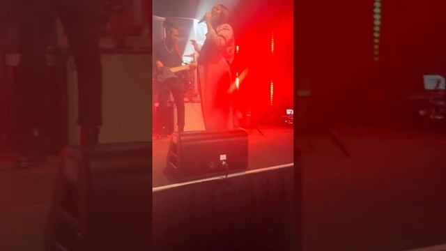 Jazmine Sullivan - Bust the windows (Ritz Raleigh 3/12) смотреть онлайн