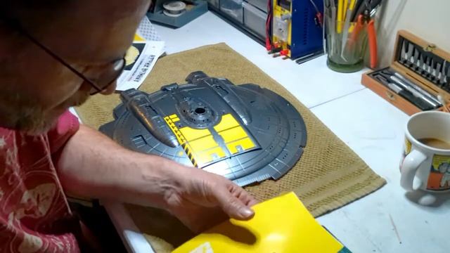 POLAR LIGHTS 1/350 STAR TREK NX-01 PART-8 TOP SAUCER AZTEC-1 смотреть онлайн