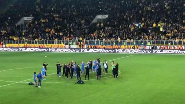 Ankaragücü-Fenerbahçe Maç Sonu Ankaragüçlü Oyuncuların Kutlamaları смотреть онлайн