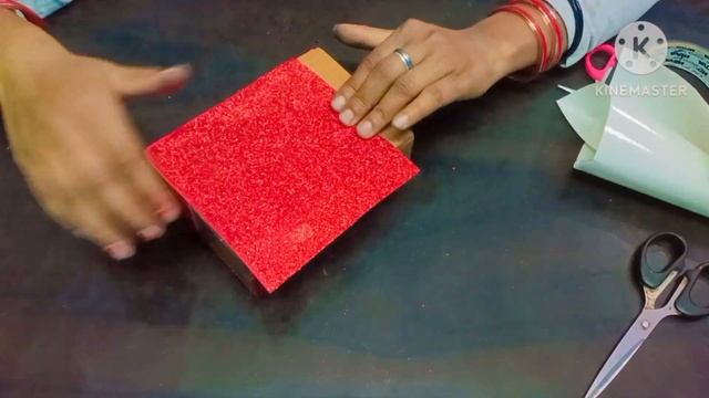 👌... perfume ke bottle ke dhakkan se banaye .. Table ,window, room kahin bhi sajaye смотреть онлайн