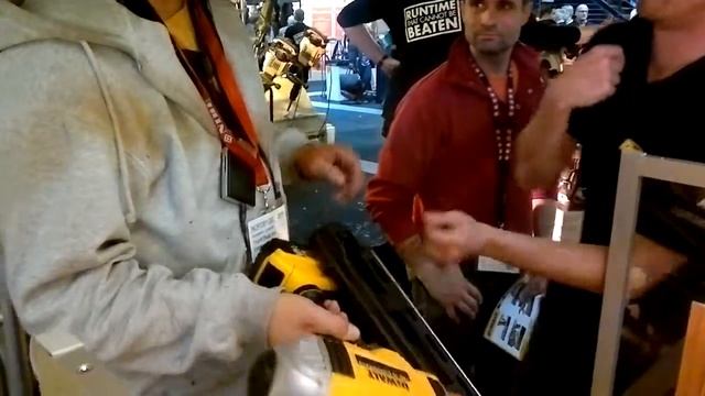 DeWalt DCN690N-XJ 18V XR Cordless Framing Nailer смотреть онлайн