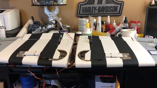 JP Retracts and Gear Doors Fitted into Seagull Model P-47 Snafu смотреть онлайн