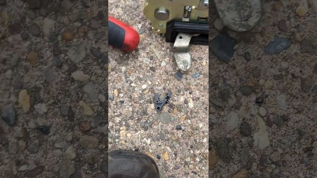 Мерседес R230-блокиратор рычага АКПП